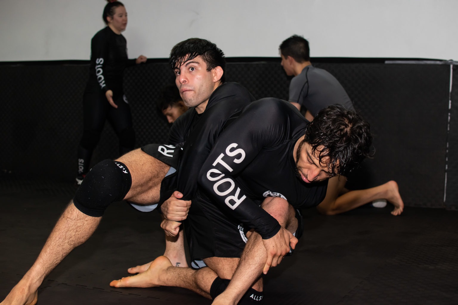 Alumnos entrenando Jiu-Jitsu
