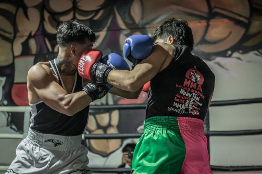 Felipe Silva en un combate de boxeo